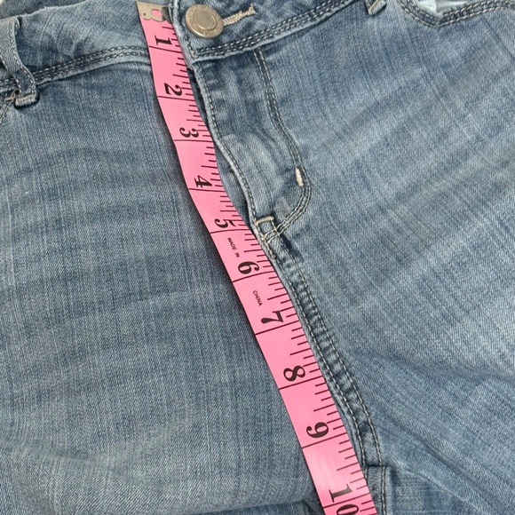 Vera Wang Embroidered Flower Jeans - Picture 8 of 10